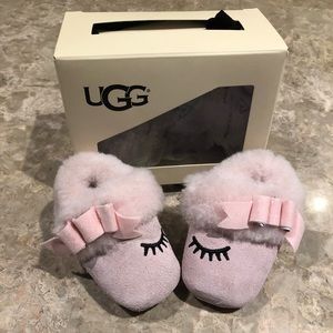 Size 0/1 Infant UGG boots/ fur moccasins